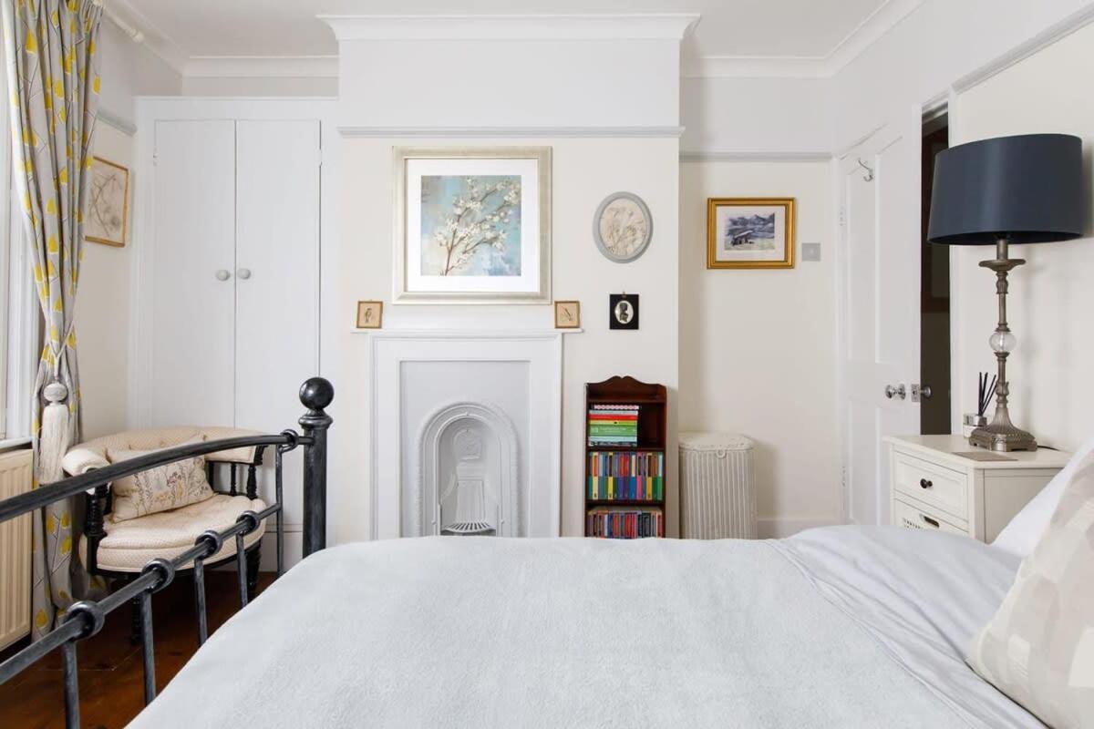 Beautiful Georgian Home In The Heart Of Chichester Exterior foto