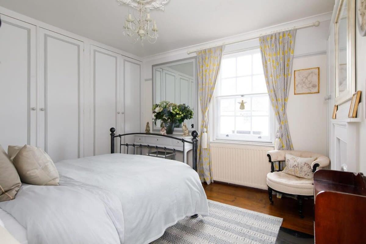 Beautiful Georgian Home In The Heart Of Chichester Exterior foto